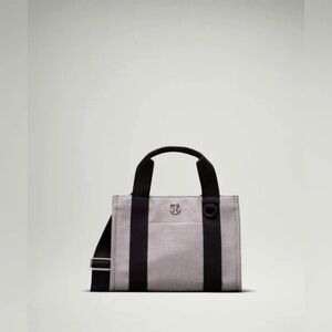 Lululemon Two-Tone Canvas Mini Tote Bag 4.5L Anchor / Light Ivory / Black